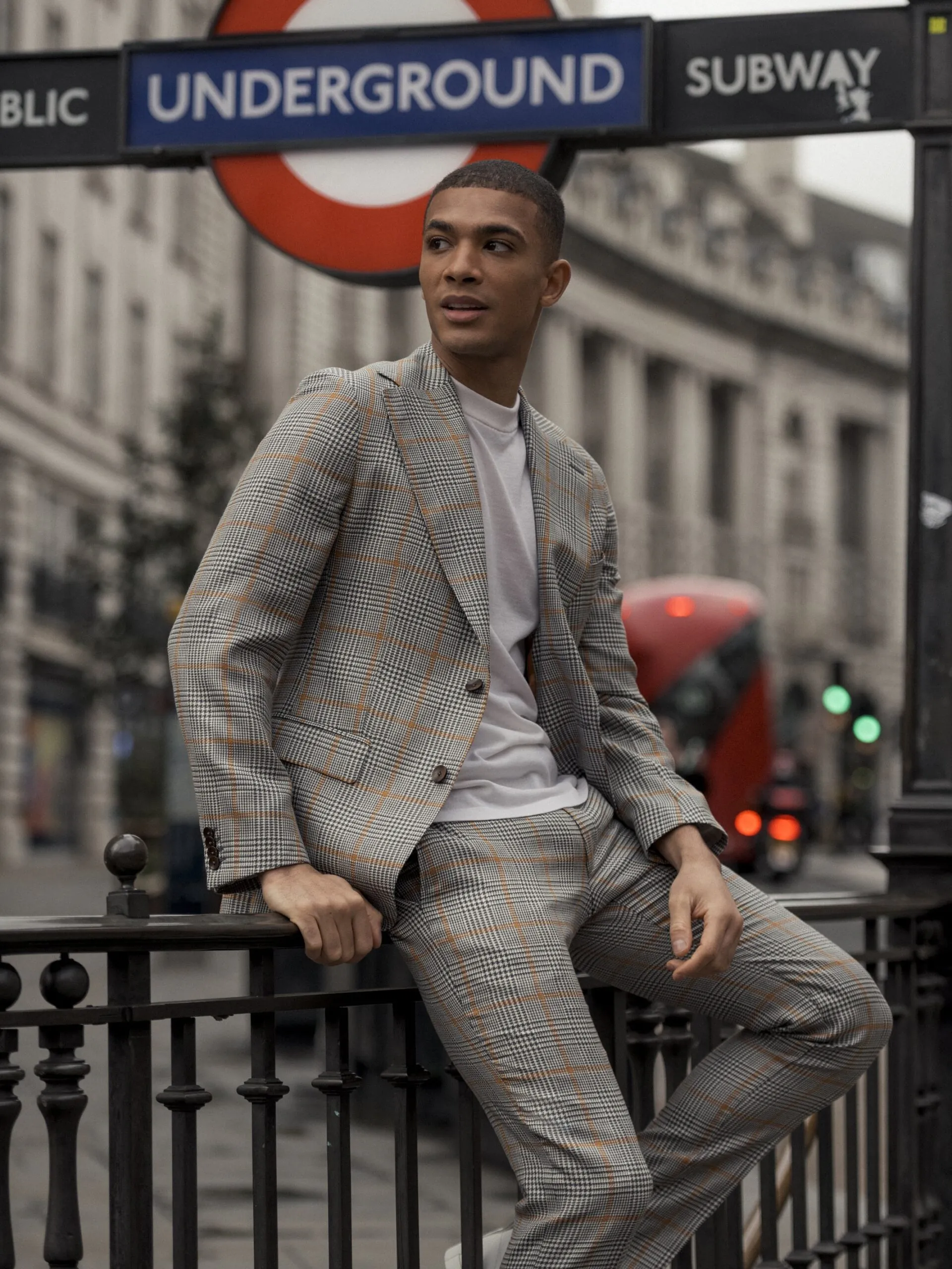 COSTUM DOUA PIESE IN CAROURI GRI, TAILORED FIT