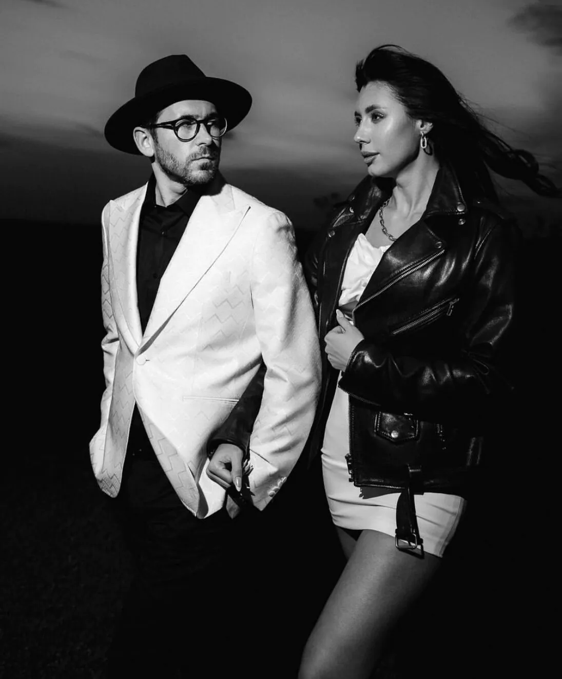 SMOKING ALB CU TEXTURA GEOMETRICA TON PE TON