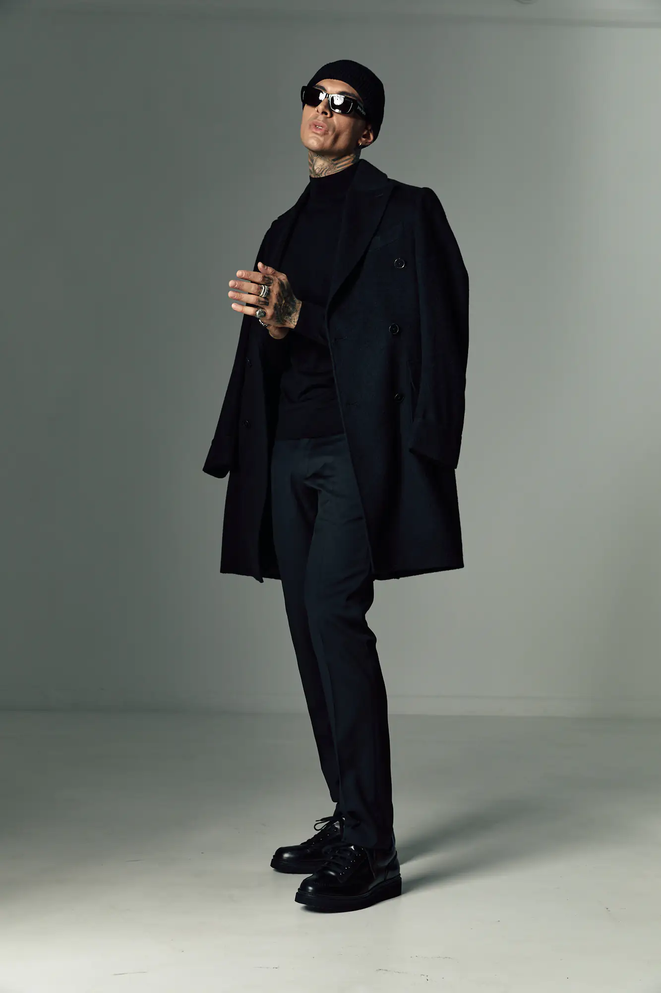 PALTON NEGRU DIN PAR DE CAMILA